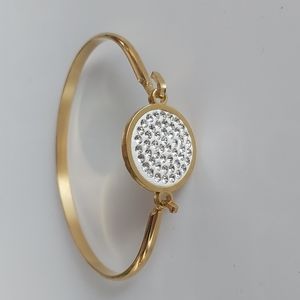 CUFF BRACELET STAINLESS STEEL GOLD. With middle piece high quality crystals.